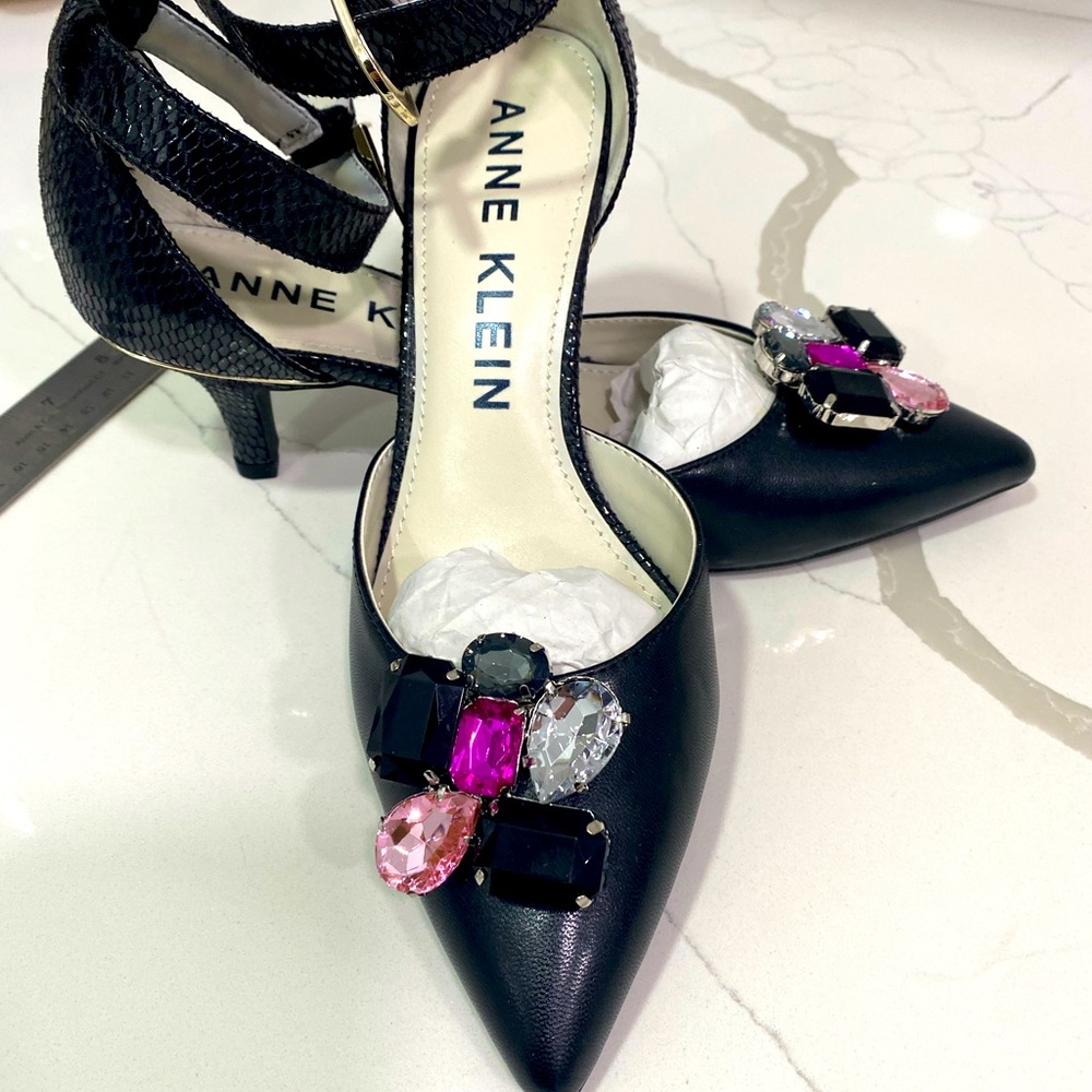 Women dress shoes